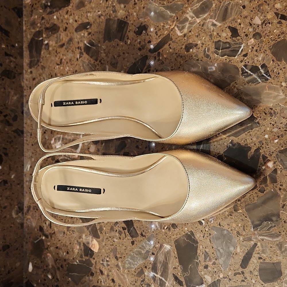 Zara Basic Gold pumps